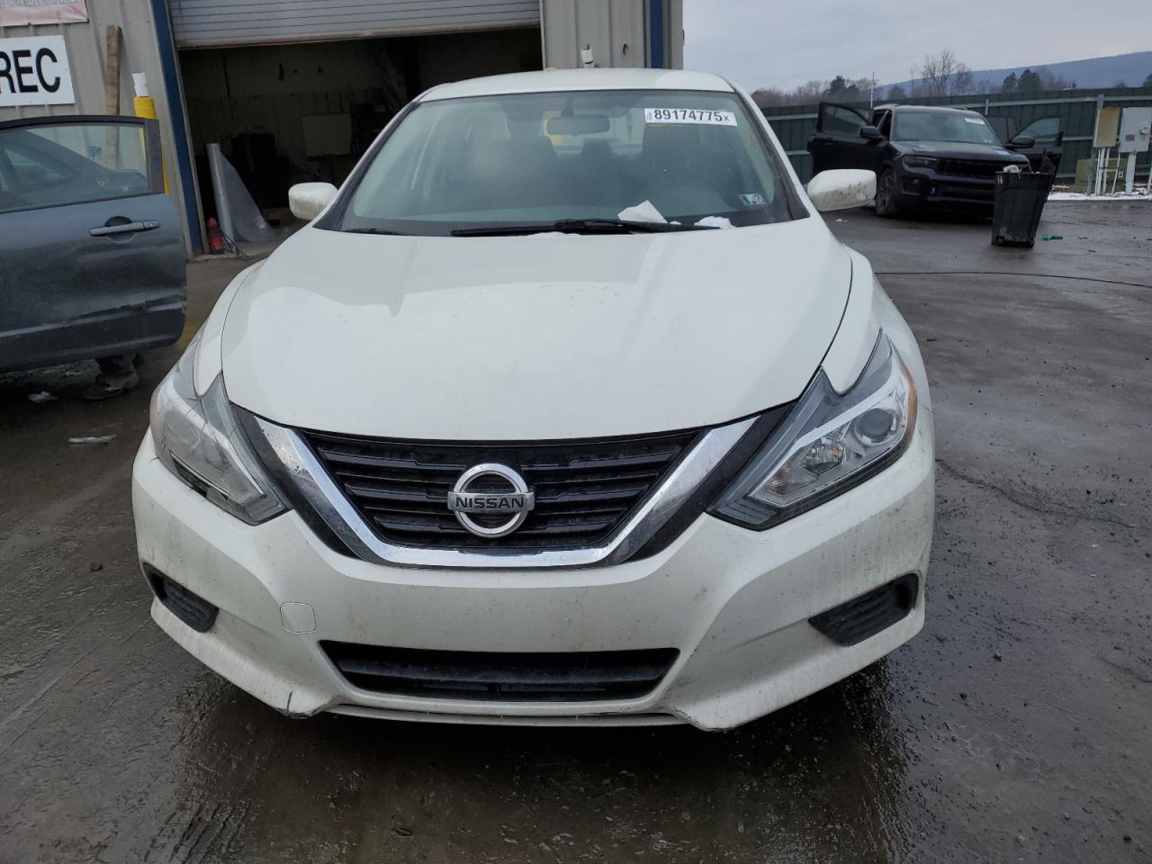 2017 Nissan Altima - Image 5