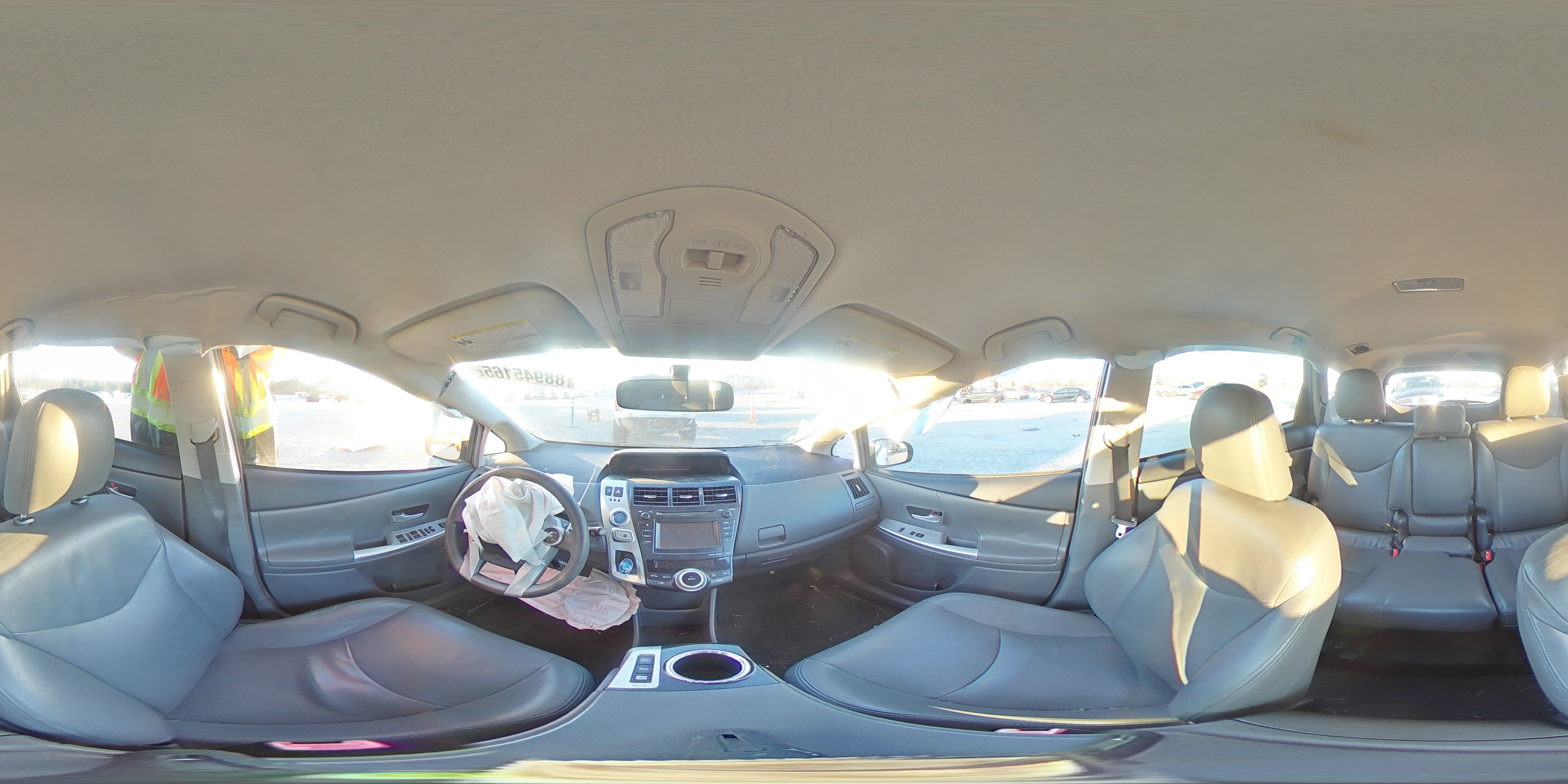 2012 Toyota Prius - Image 12