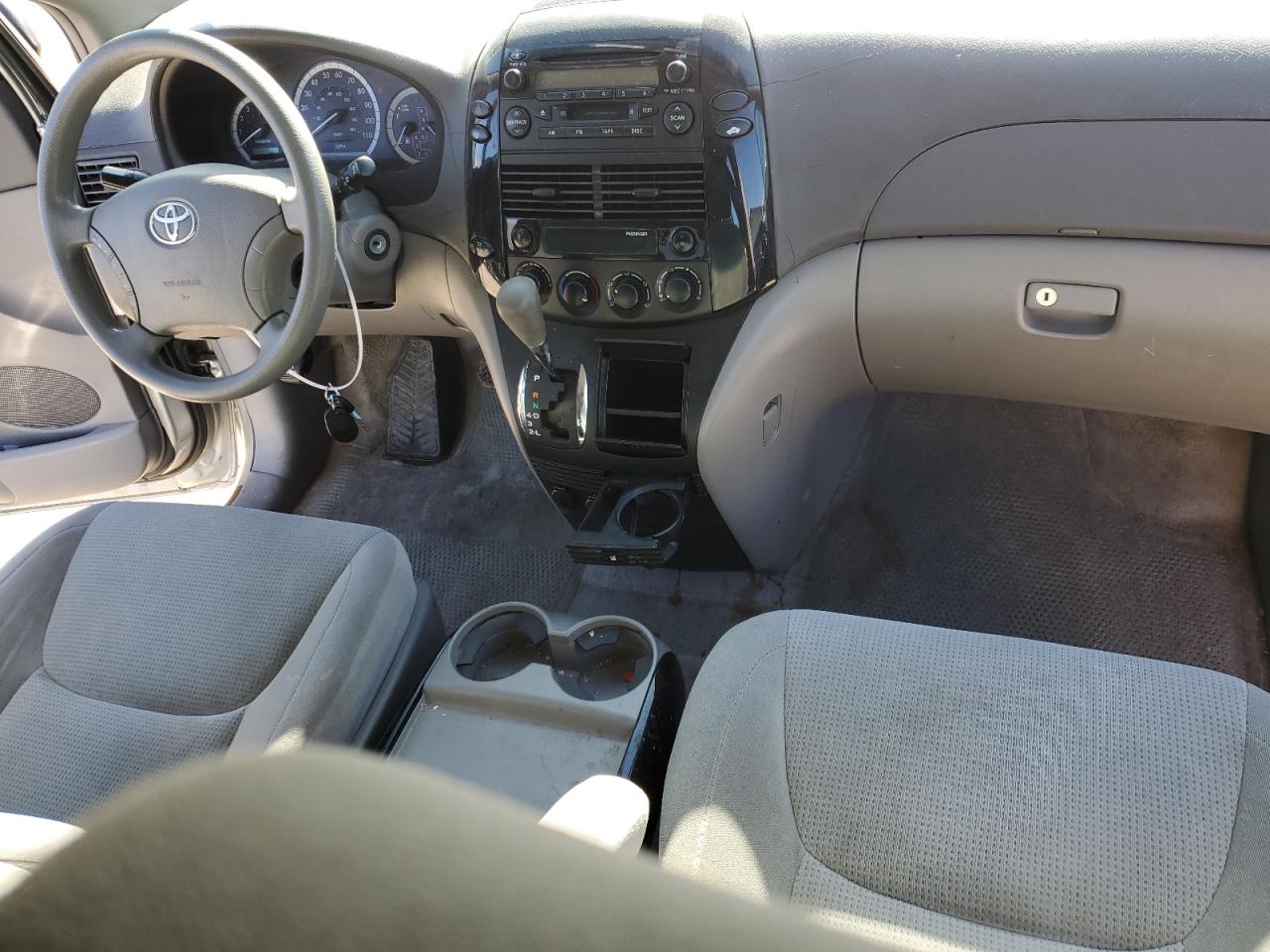 2005 Toyota Sienna - Image 8