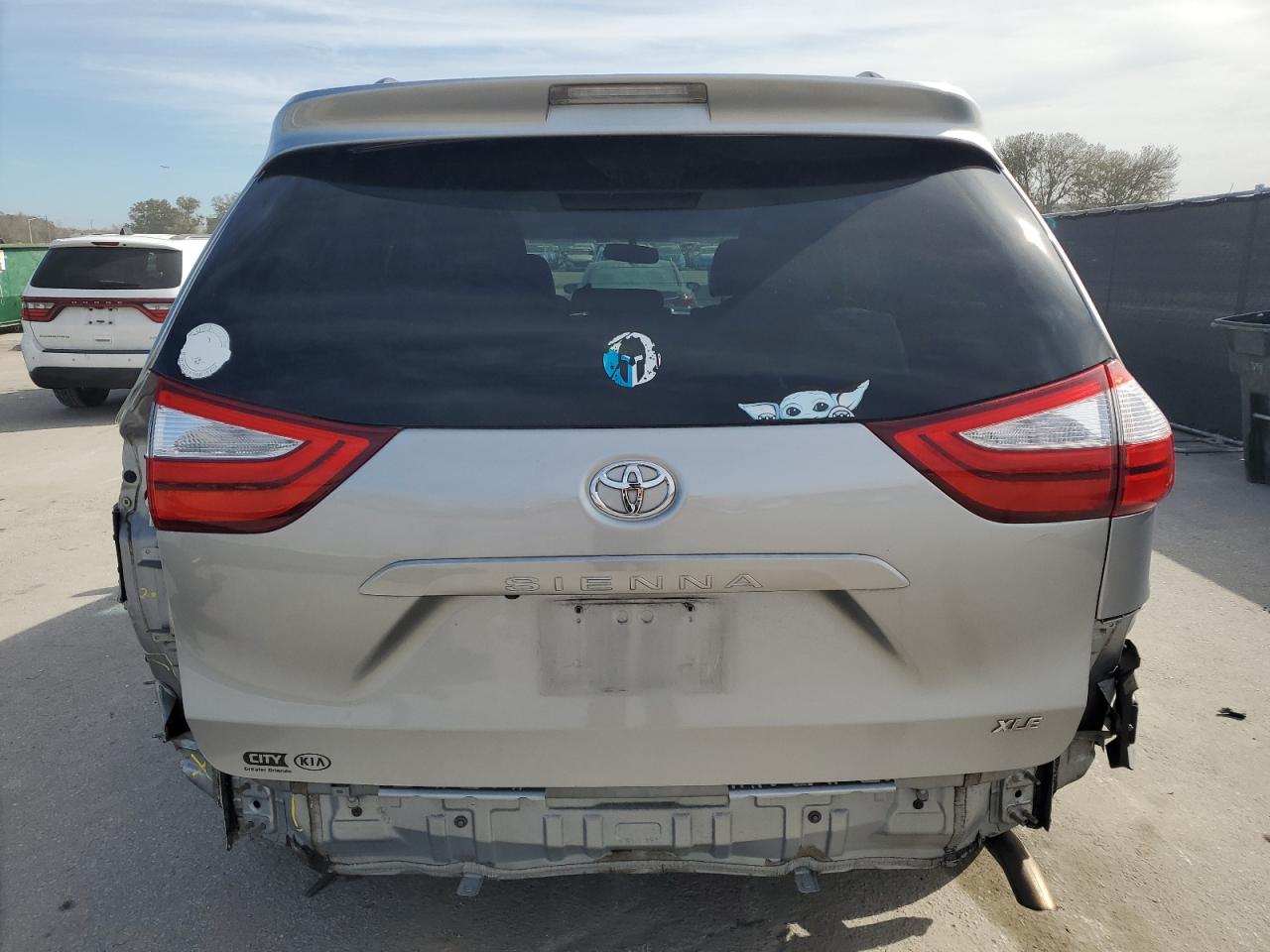 2016 Toyota Sienna - Image 6