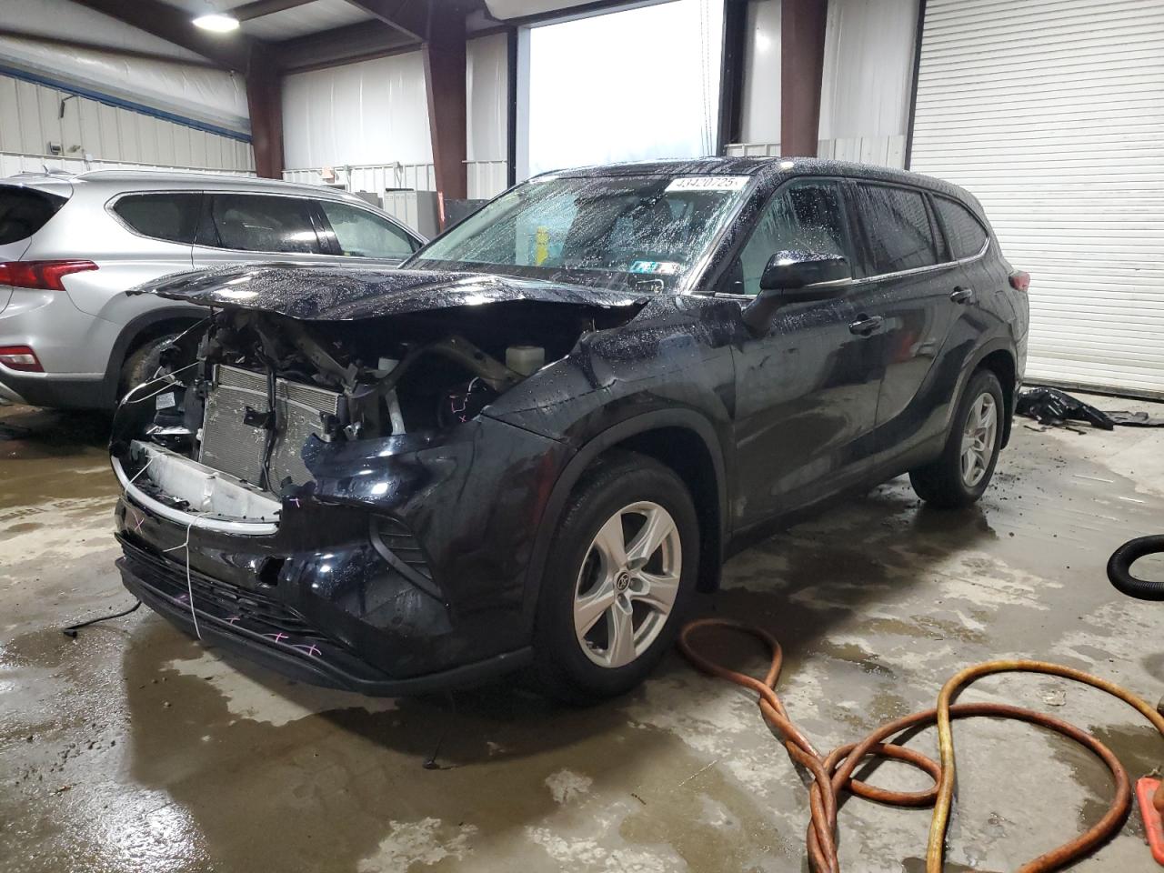 2021 Toyota Highlander - Image 1