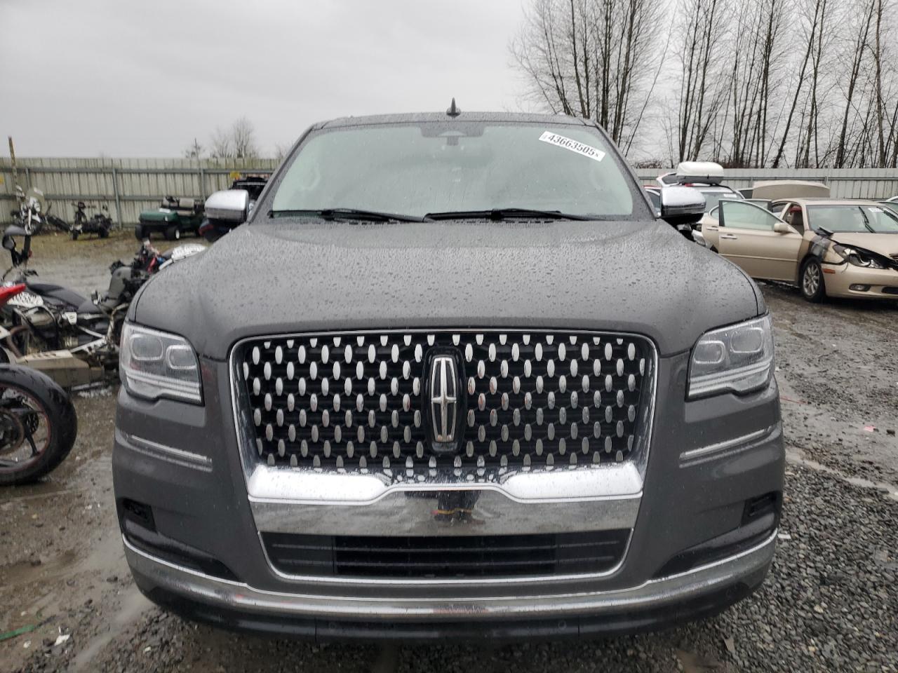 2022 Lincoln Navigator - Image 5