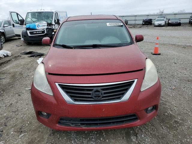 Sedans NISSAN VERSA 2013 Czerwony