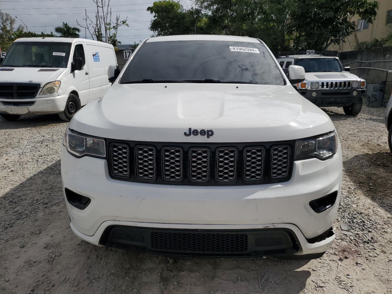 1C4RJEAG1JC288897 2018 Jeep Grand Cherokee Laredo