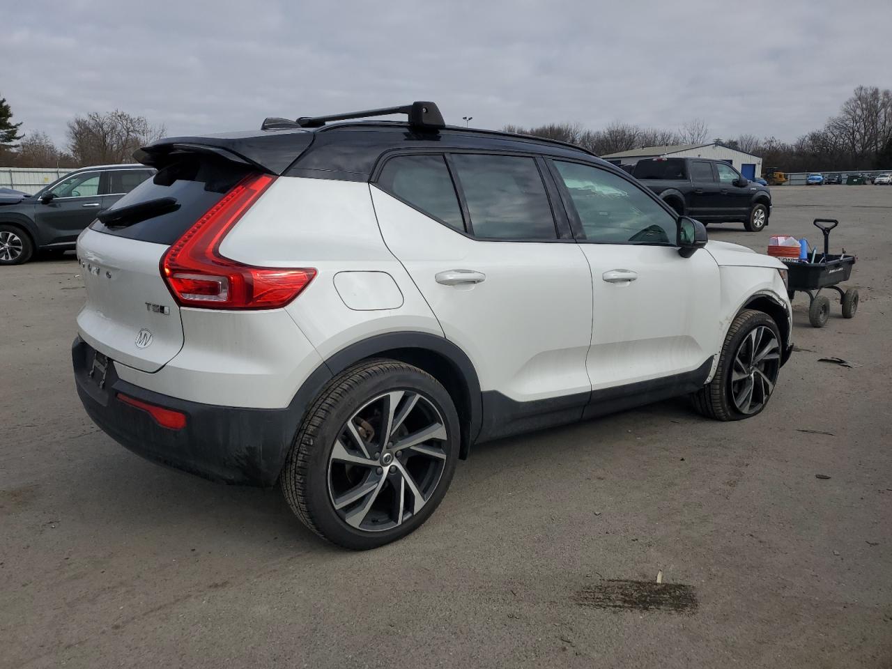 YV4162UM1N2695724 2022 Volvo Xc40 T5 R-Design