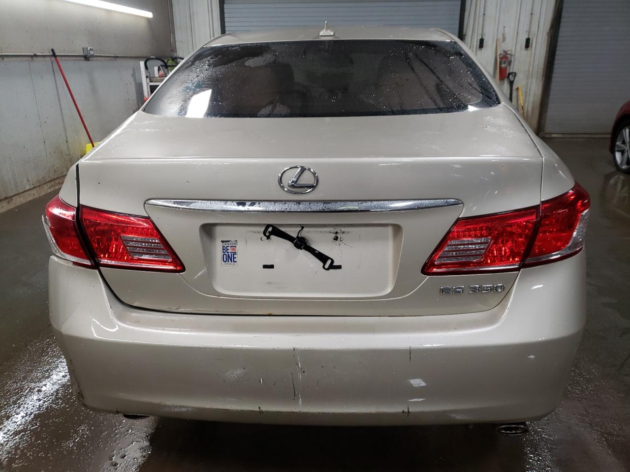 2011 Lexus ES - Image 6