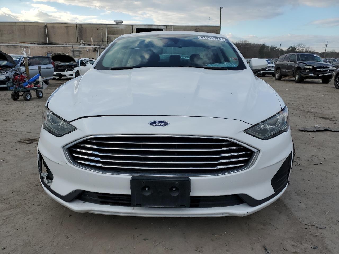 3FA6P0LUXKR261780 2019 Ford Fusion Se