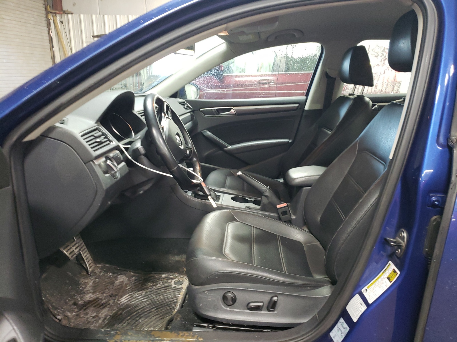 1VWDT7A35HC029592 2017 Volkswagen Passat R-Line