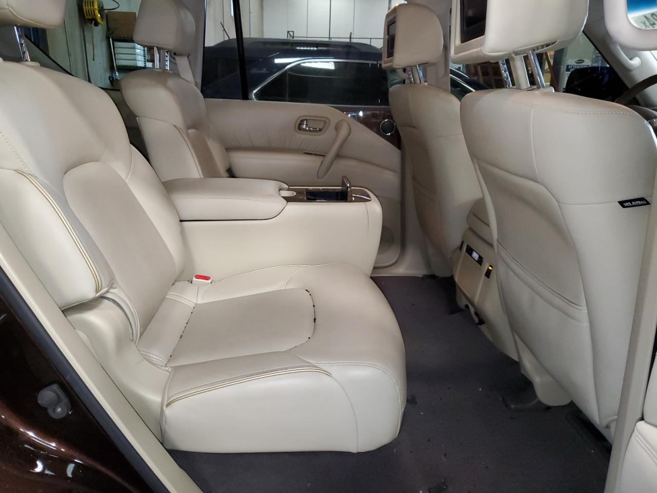 2017 Infiniti QX80 - Image 11