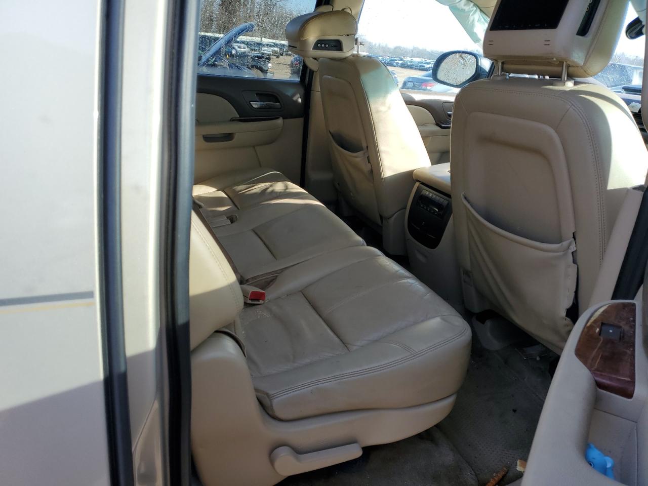 2011 Chevrolet Suburban C1500 Lt VIN: 1GNSCJE09BR218393 Lot: 41403424