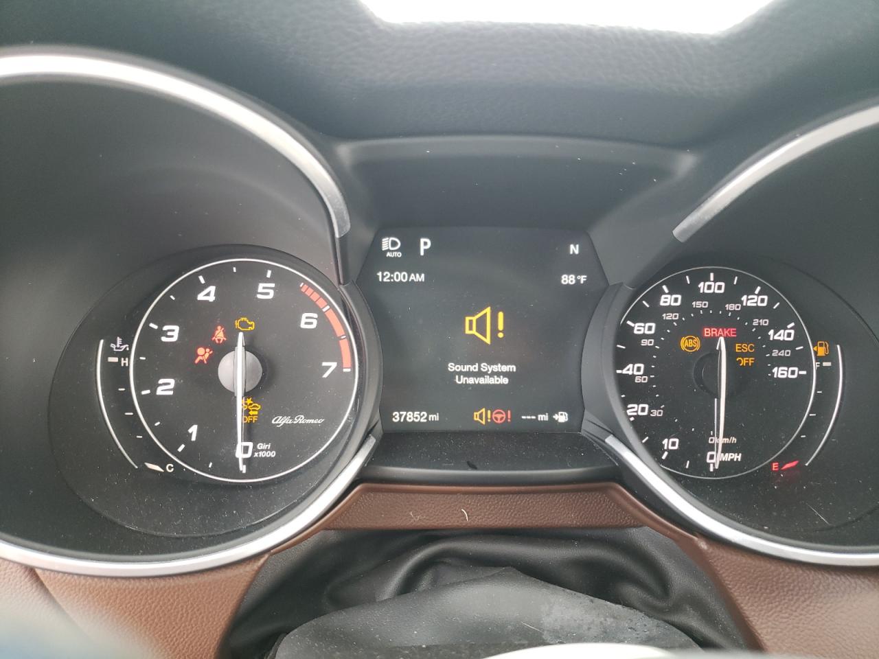 2019 Alfa Romeo Stelvio - Image 9
