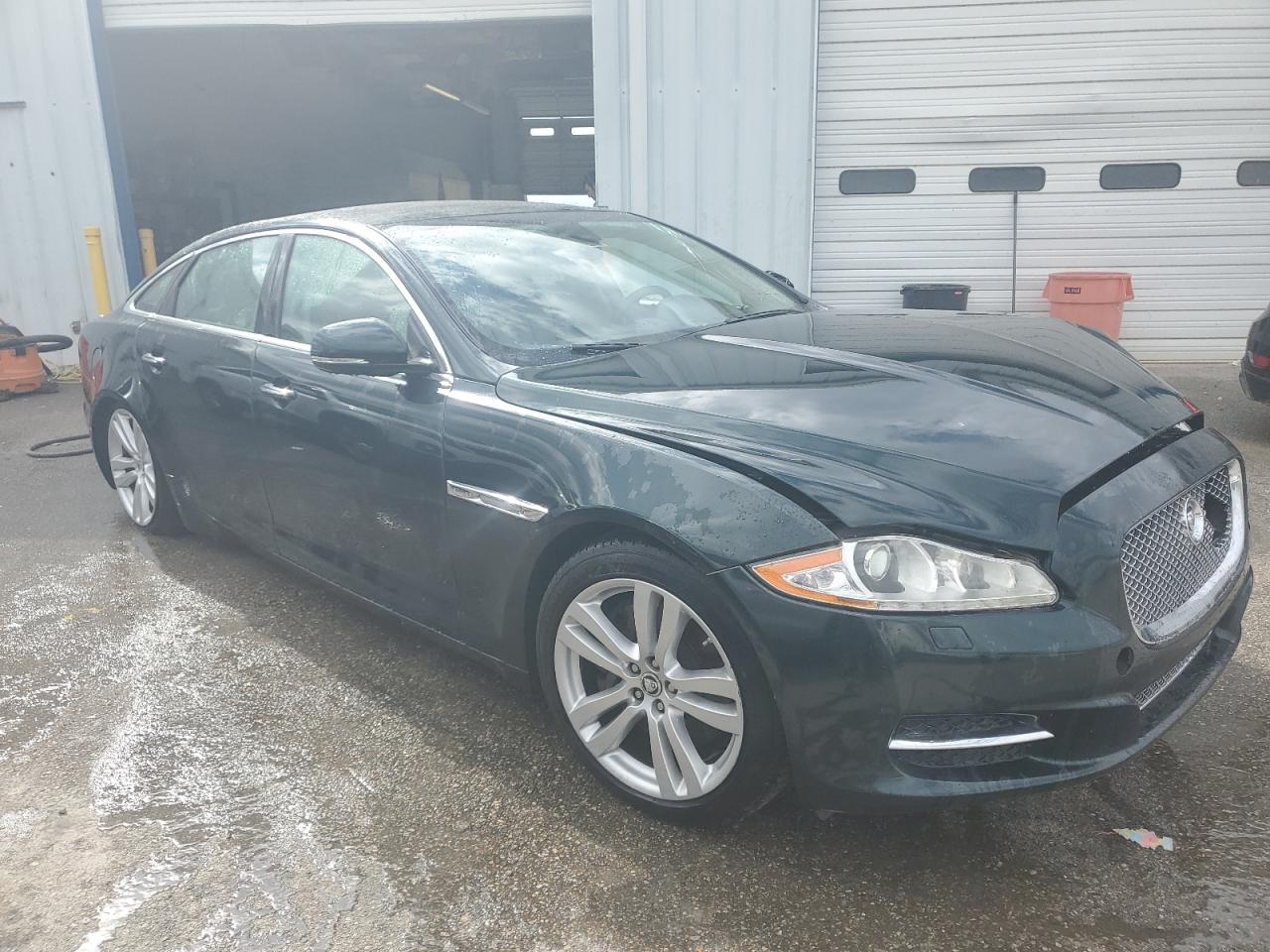 2011 Jaguar Xjl VIN: SAJWA2GB2BLV01811 Lot: 43300154