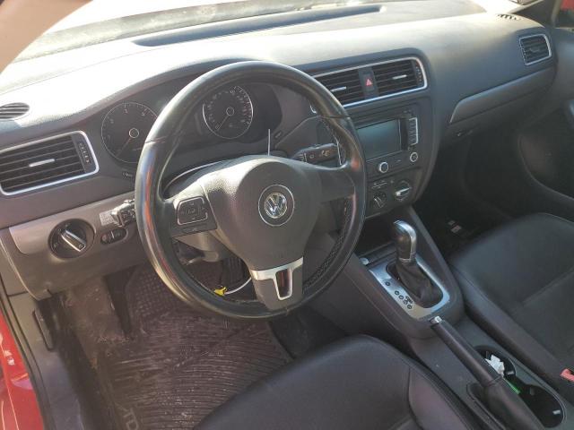 Седани VOLKSWAGEN JETTA 2014 Червоний