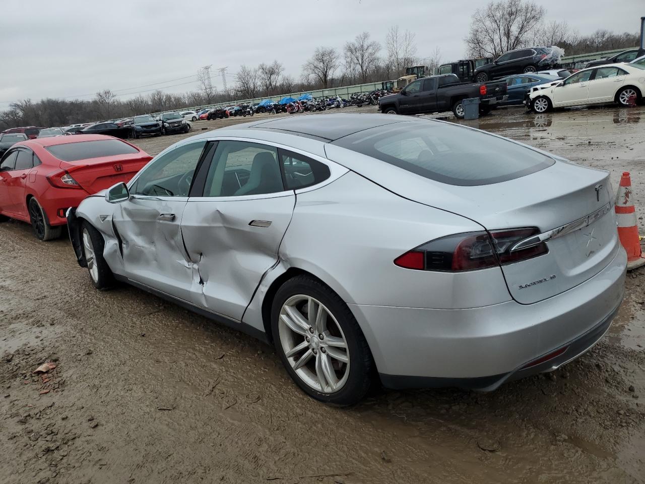 2014 Tesla Model S VIN: 5YJSA1S18EFP31947 Lot: 40979494