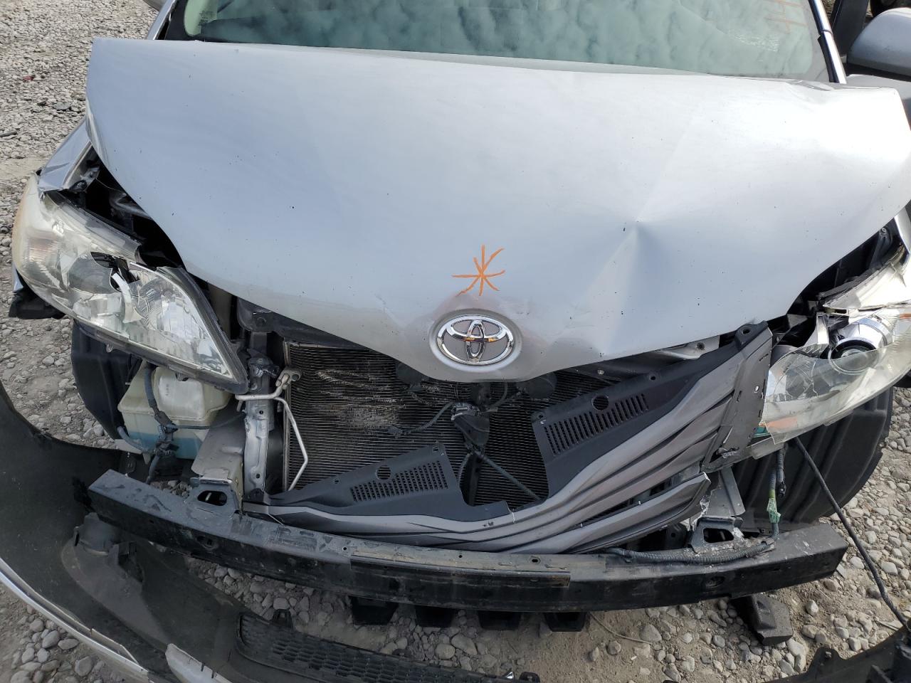 2011 Toyota Sienna Xle VIN: 5TDYK3DC1BS121963 Lot: 44811214