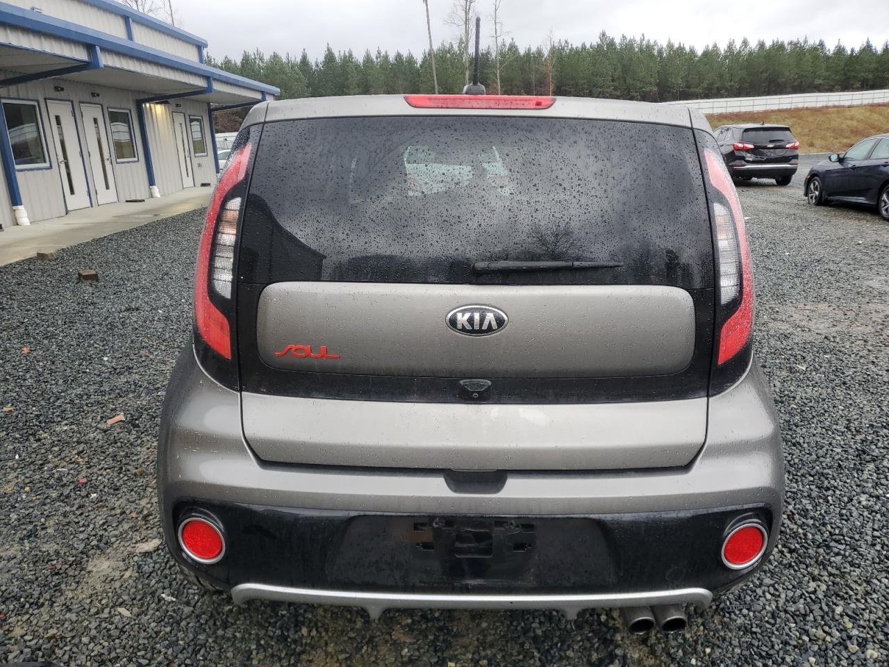 KNDJX3AA6J7508362 2018 Kia Soul !