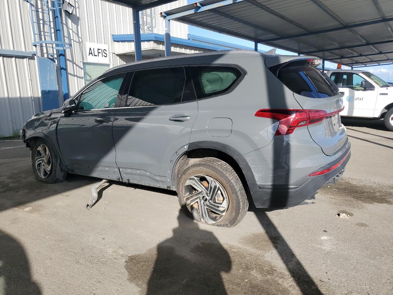 2023 Hyundai Santa Fe - Image 2
