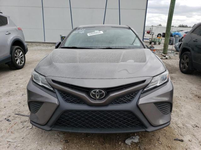  TOYOTA CAMRY 2018 Серый