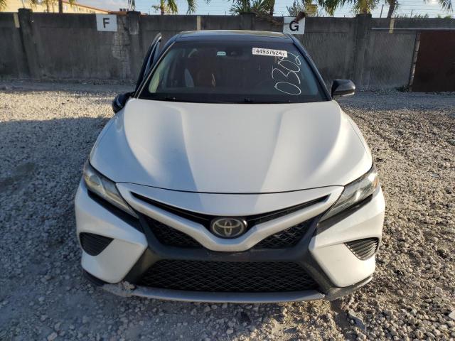  TOYOTA CAMRY 2019 Белый