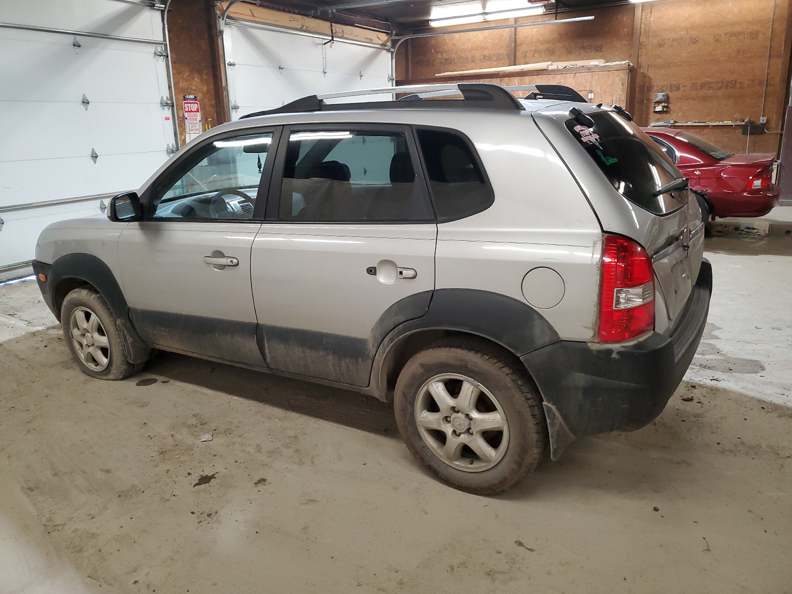 KM8JN72DX5U061768 2005 Hyundai Tucson Gls