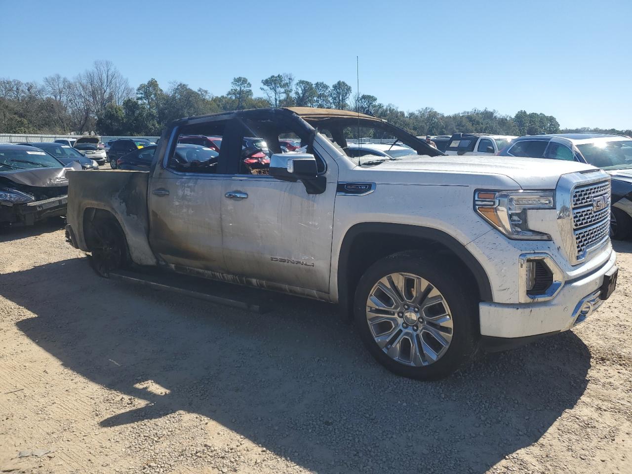 2022 GMC Sierra - Image 4