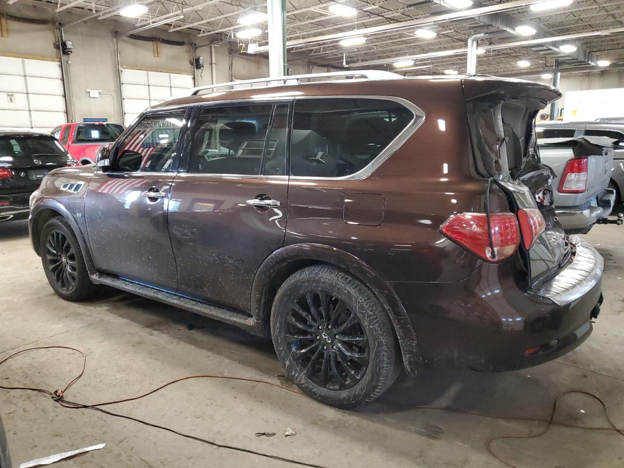 2017 Infiniti QX80 - Image 2