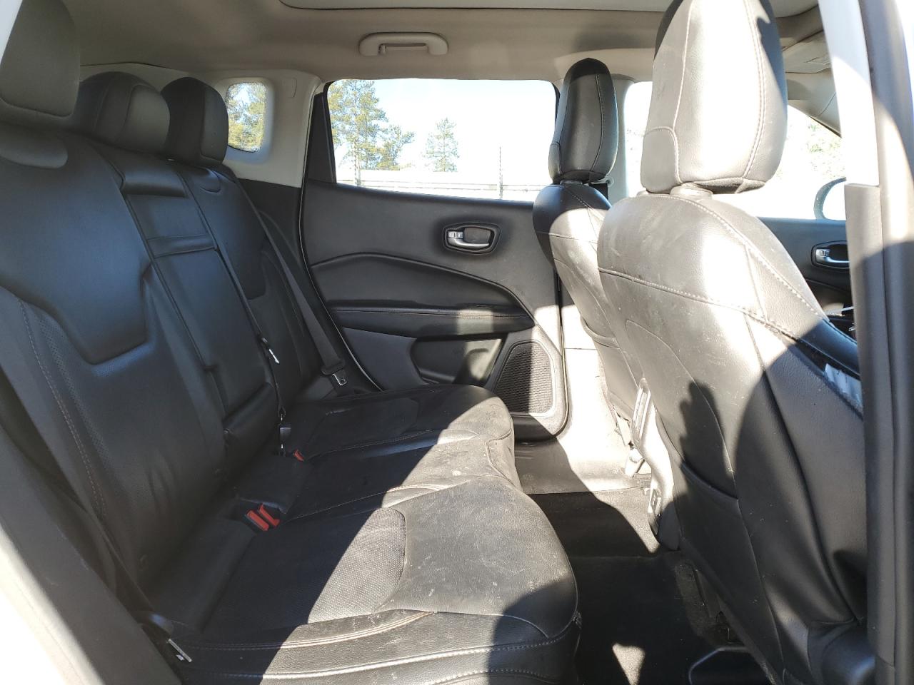 2018 Jeep Compass - Image 11
