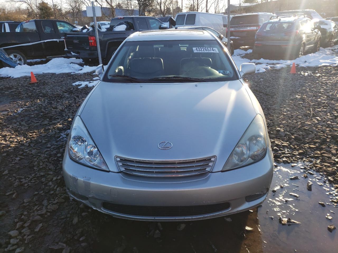 2002 Lexus ES - Image 5