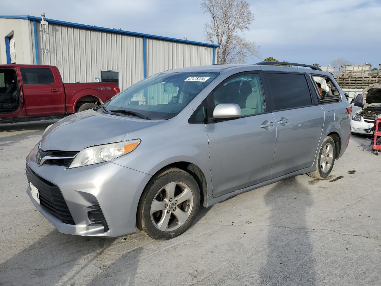 2018 Toyota Sienna Le VIN: 5TDKZ3DC4JS928428 Lot: 42125004