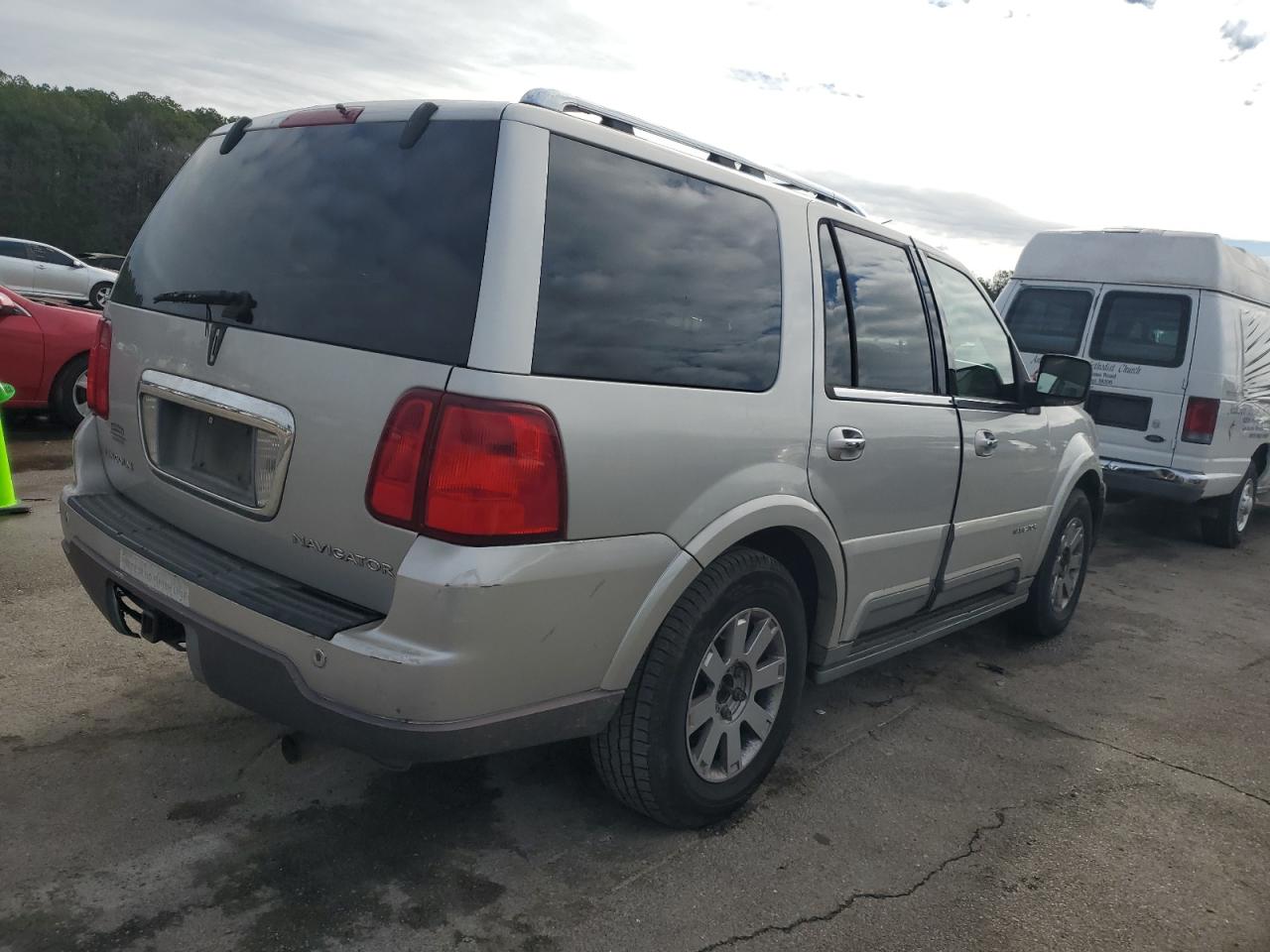2004 Lincoln Navigator - Image 3
