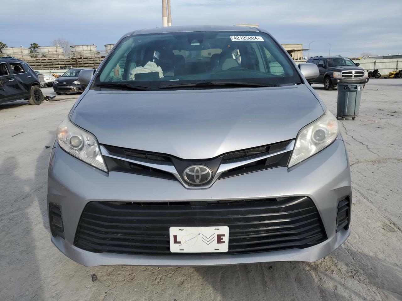 2018 Toyota Sienna Le VIN: 5TDKZ3DC4JS928428 Lot: 42125004