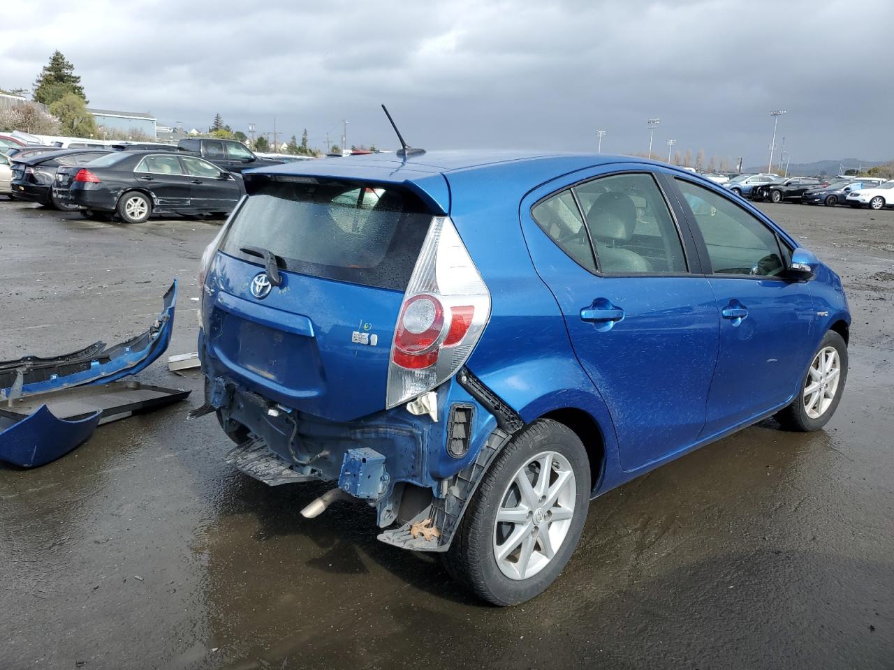 2013 Toyota Prius C VIN: JTDKDTB37D1056488 Lot: 42990974