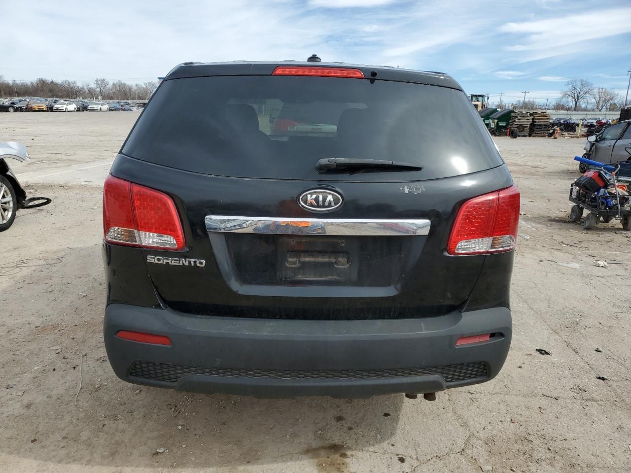 2011 Kia Sorento Base VIN: 5XYKT3A13BG010706 Lot: 44072804