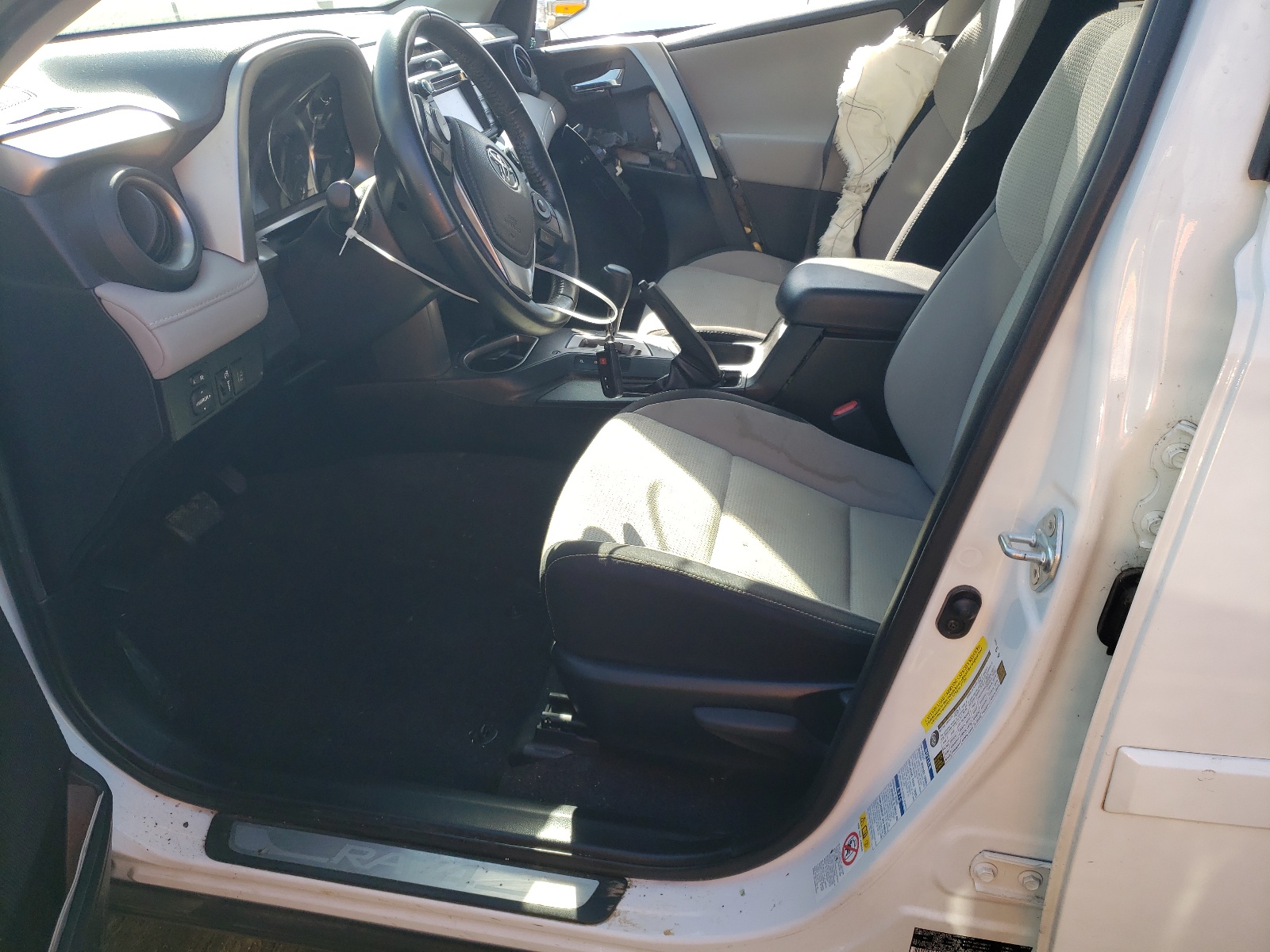 JTMRJREV0HD068512 2017 Toyota Rav4 Hv Le