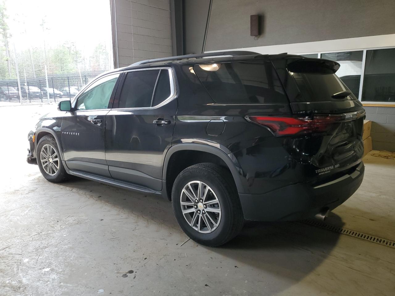 2022 Chevrolet Traverse - Image 2