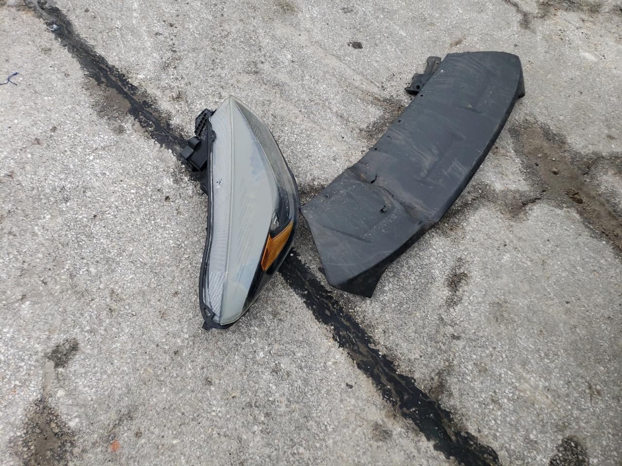 2018 Ford Escape S VIN: 1FMCU0F77JUA16823 Lot: 41990844