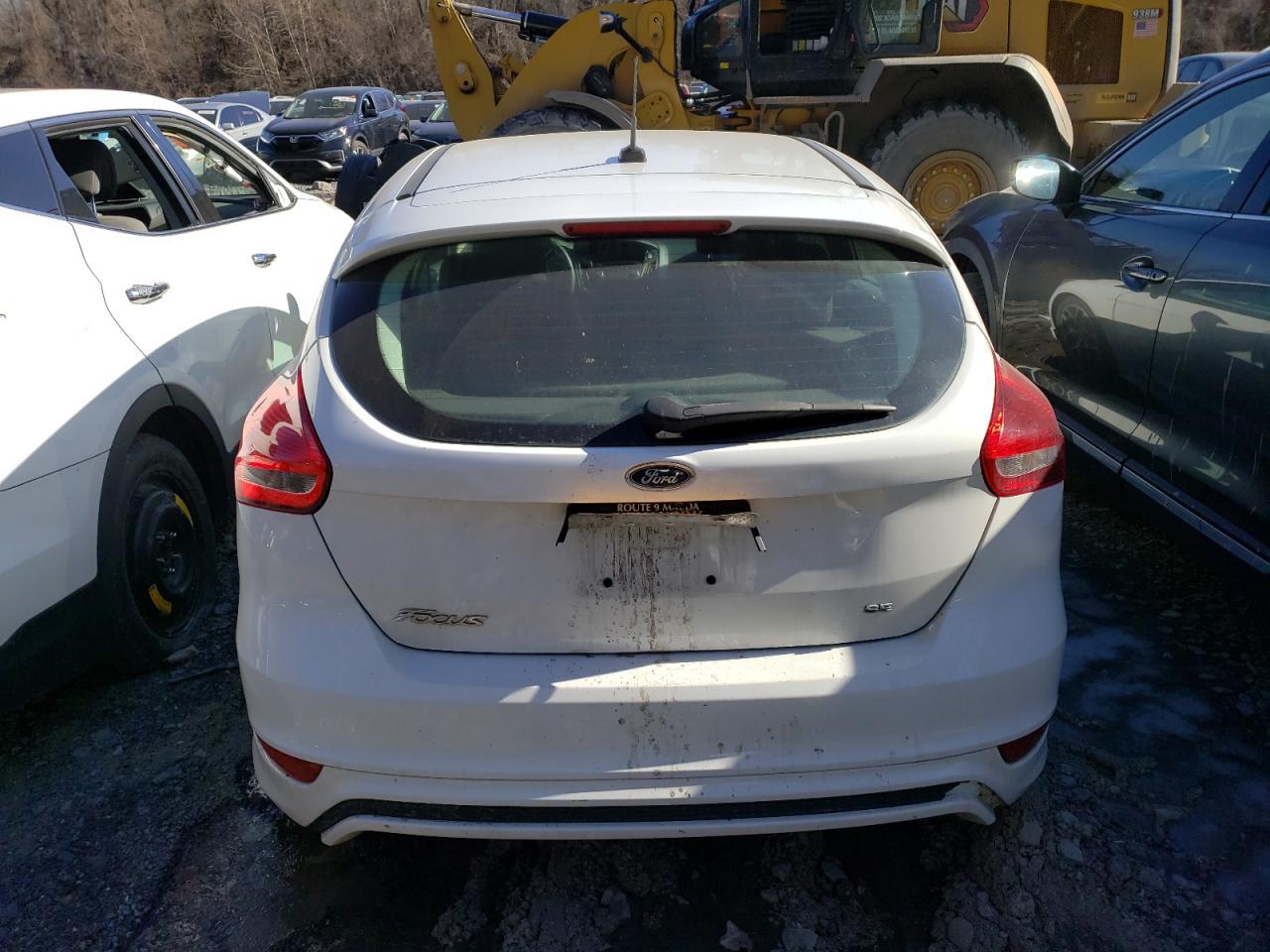 2016 Ford Focus Se VIN: 1FADP3K2XGL287469 Lot: 40204894