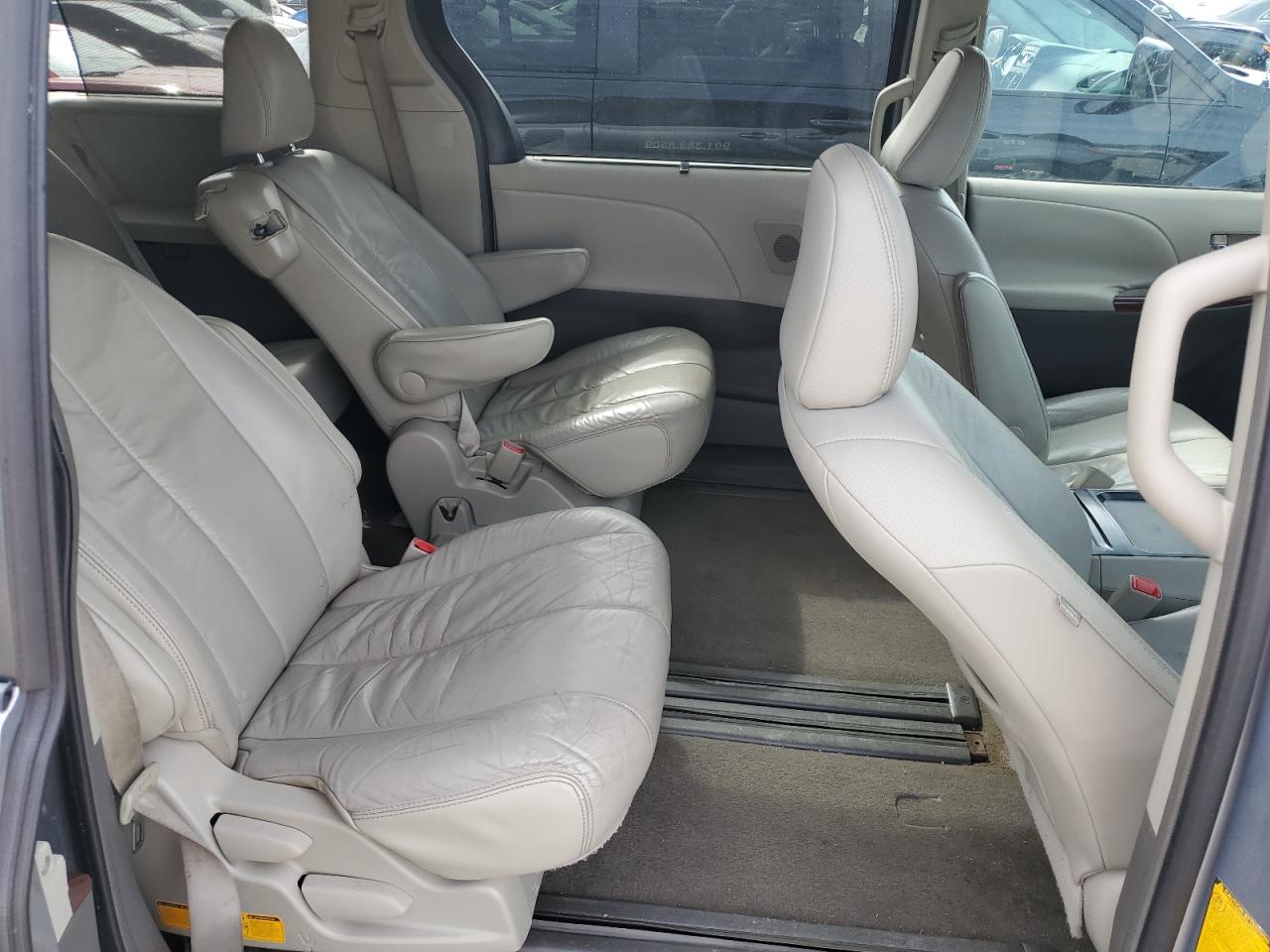 2011 Toyota Sienna Xle VIN: 5TDYK3DC1BS121963 Lot: 44811214
