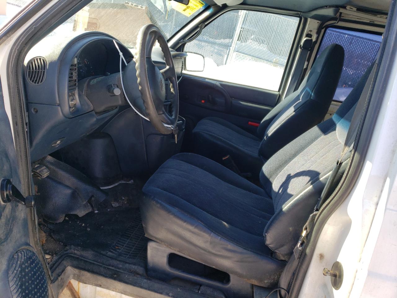 2001 Chevrolet Astro VIN: 1GCDM19W41B150413 Lot: 42818054