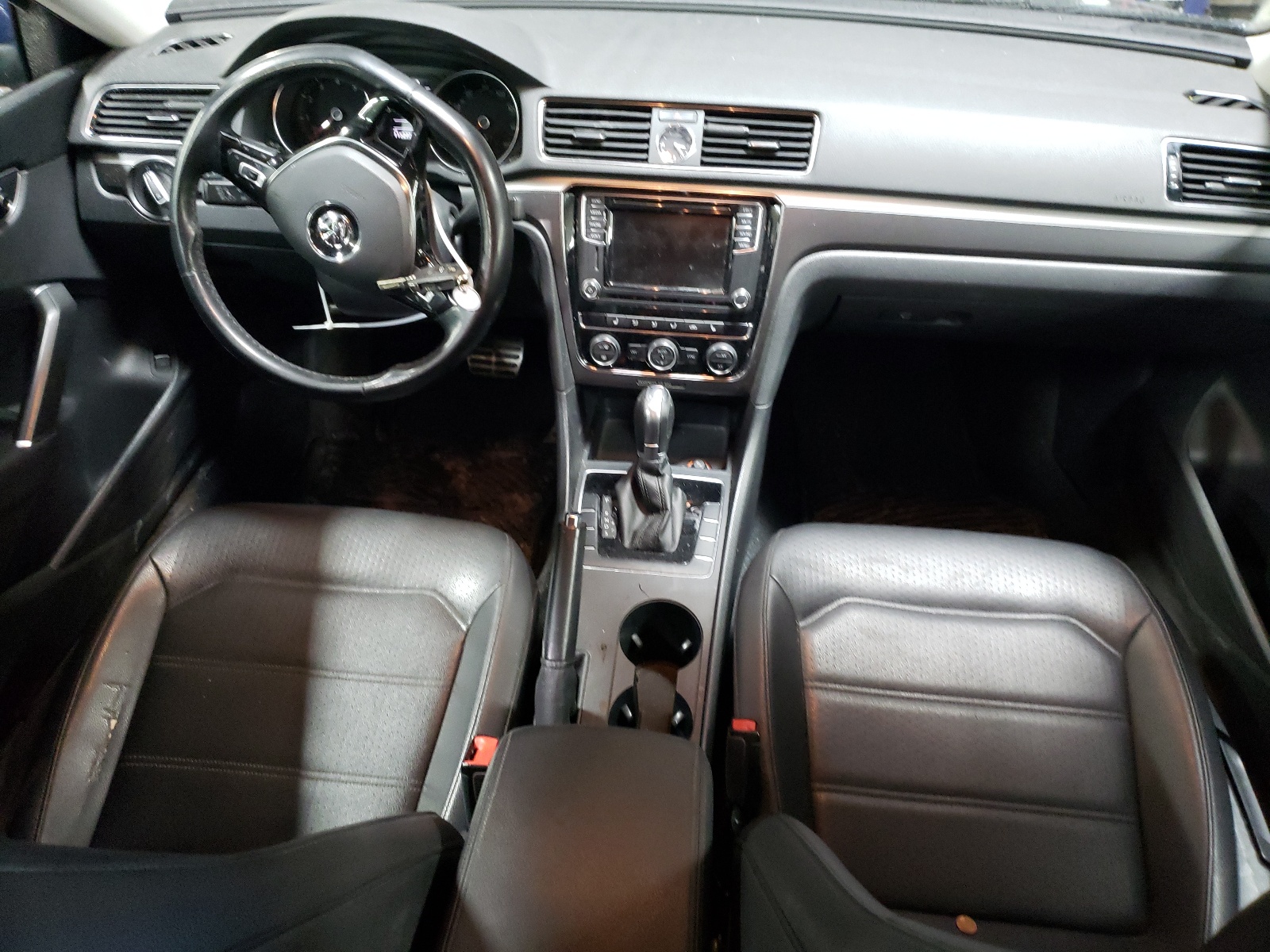 1VWDT7A35HC029592 2017 Volkswagen Passat R-Line