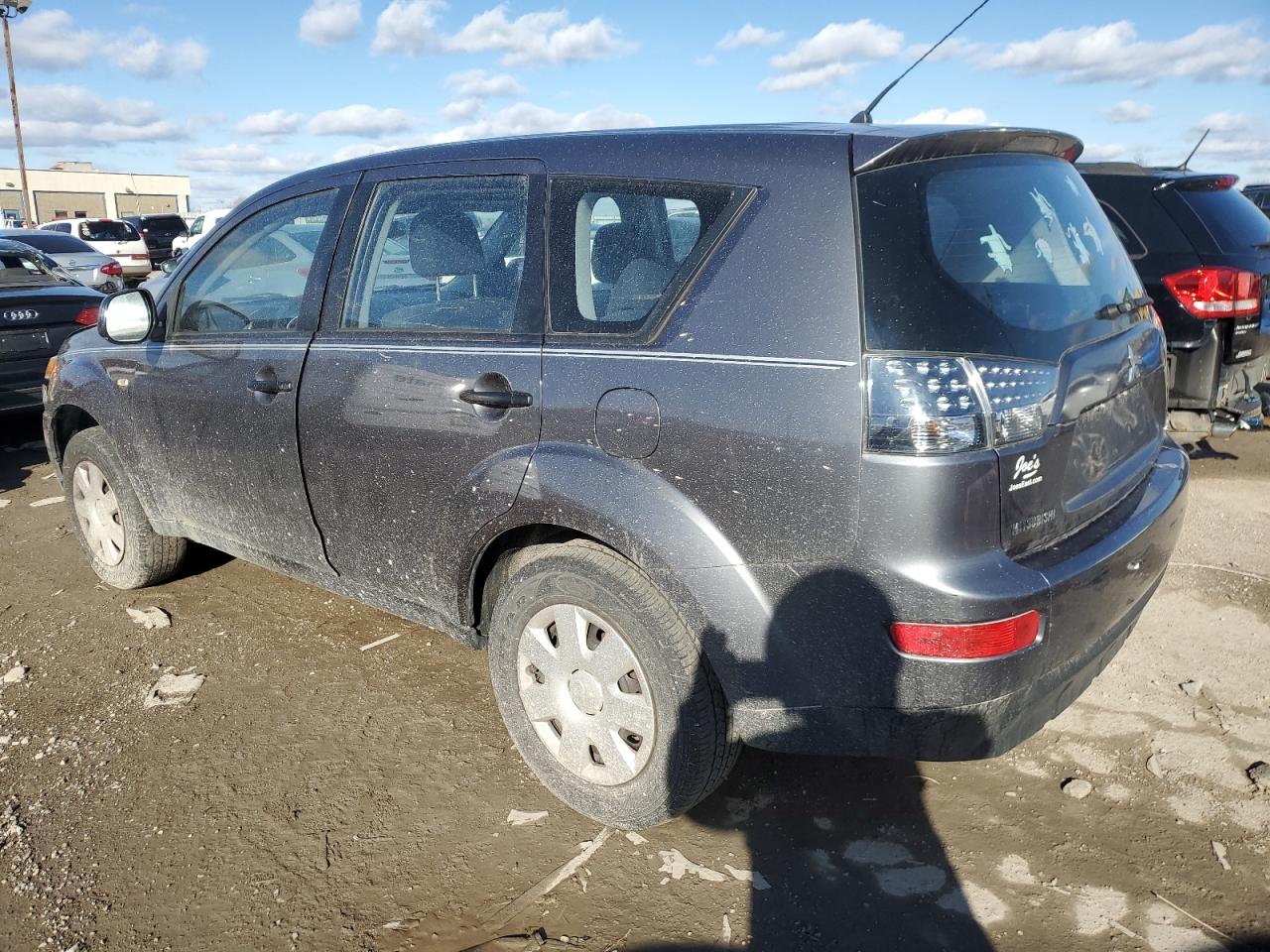 2007 Mitsubishi Outlander - Image 2