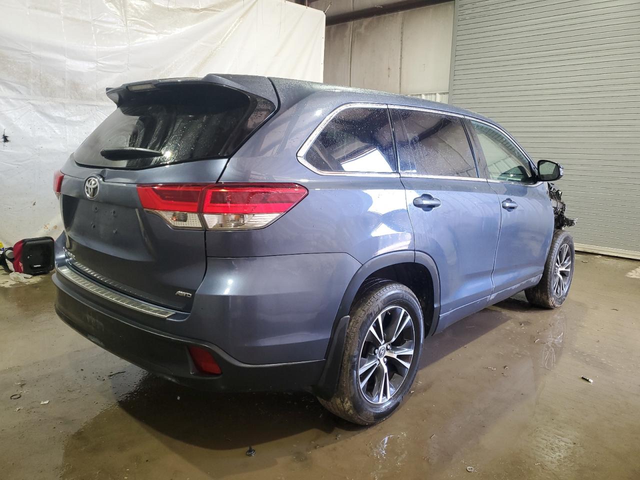 5TDBZRFHXJS882311 2018 Toyota Highlander Le