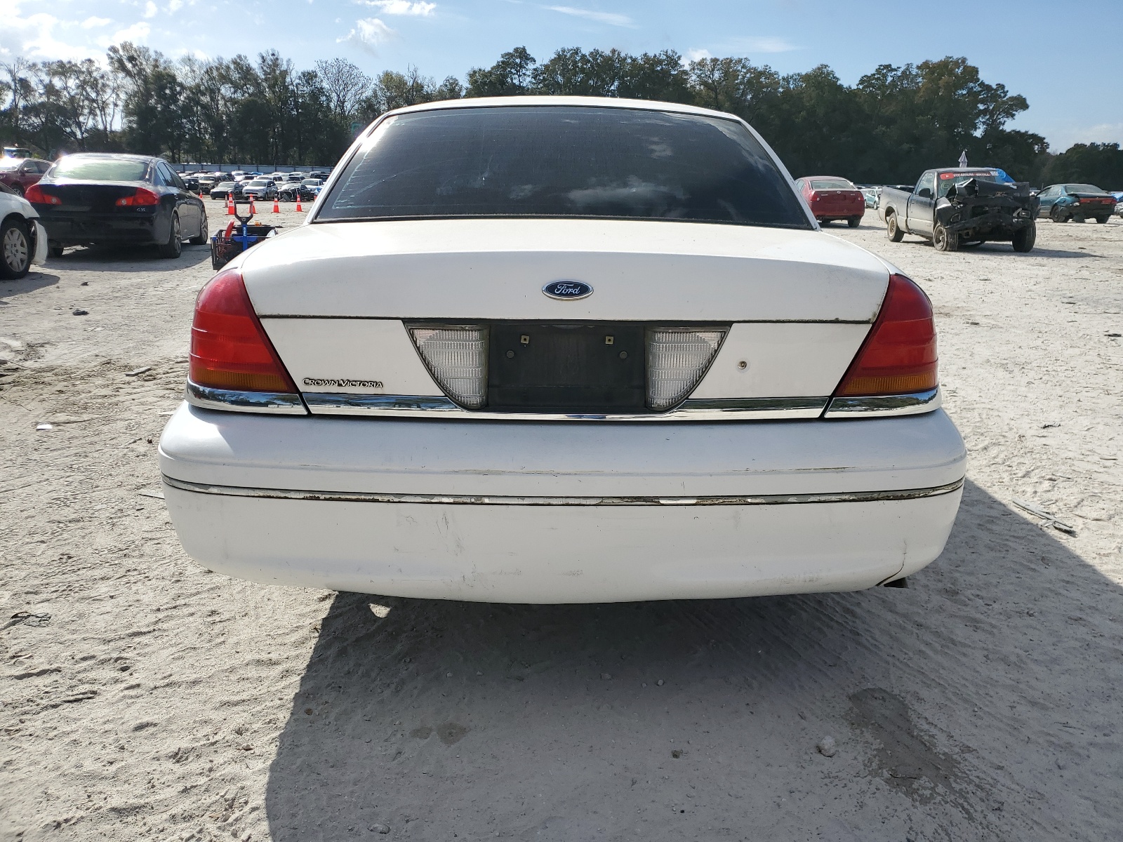 2FAFP73W92X103006 2002 Ford Crown Victoria