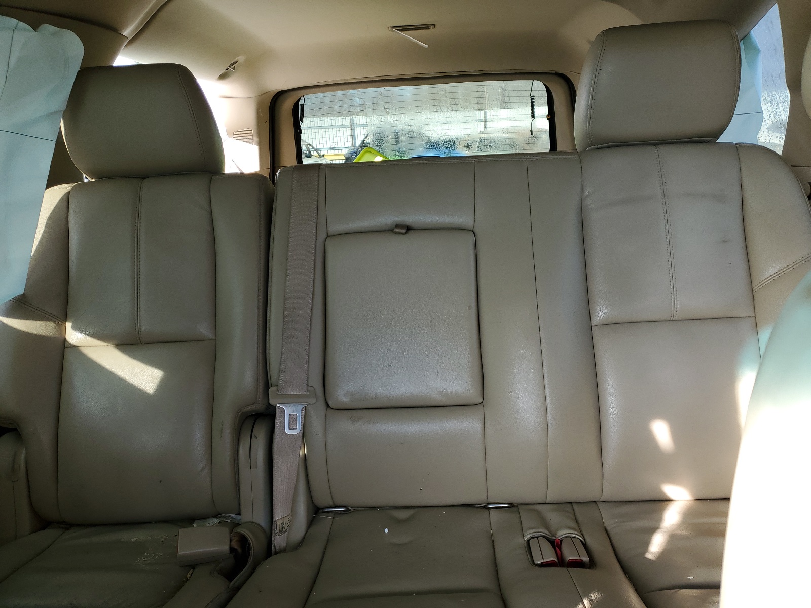 1GNSCJE09BR218393 2011 Chevrolet Suburban C1500 Lt