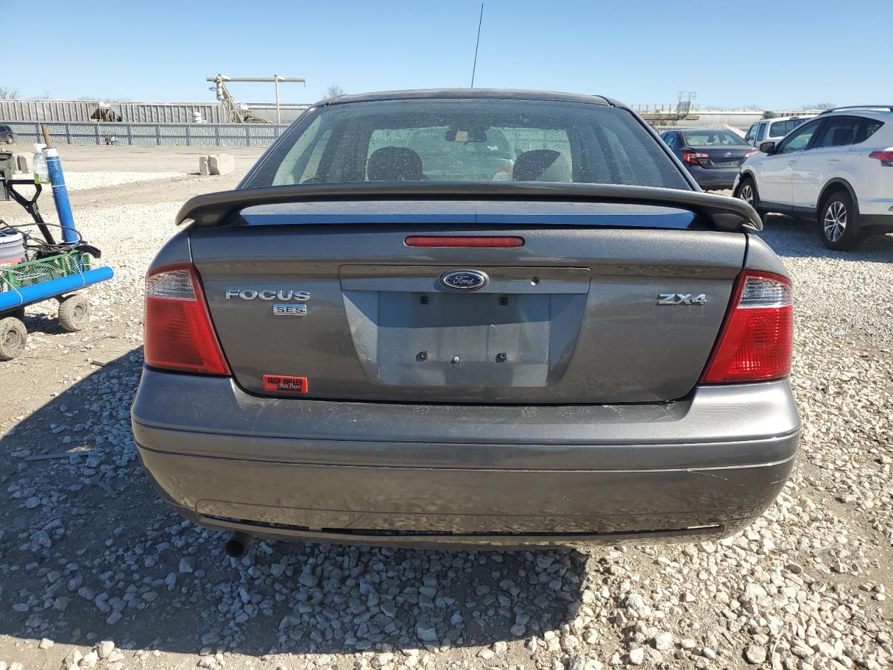 2005 Ford Focus Zx4 VIN: 1FAFP34N05W300273 Lot: 44596474