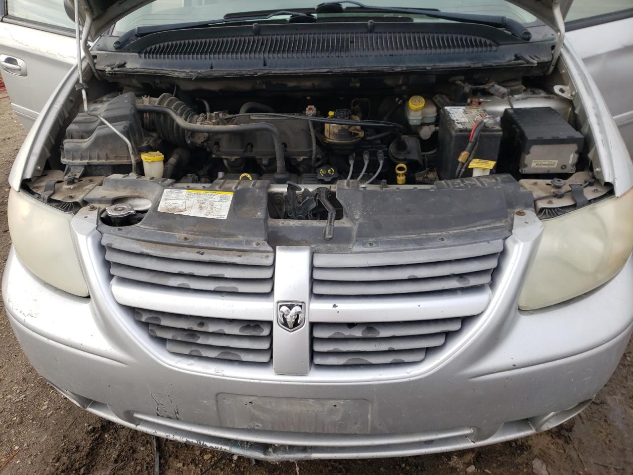 2005 Dodge Caravan - Image 12