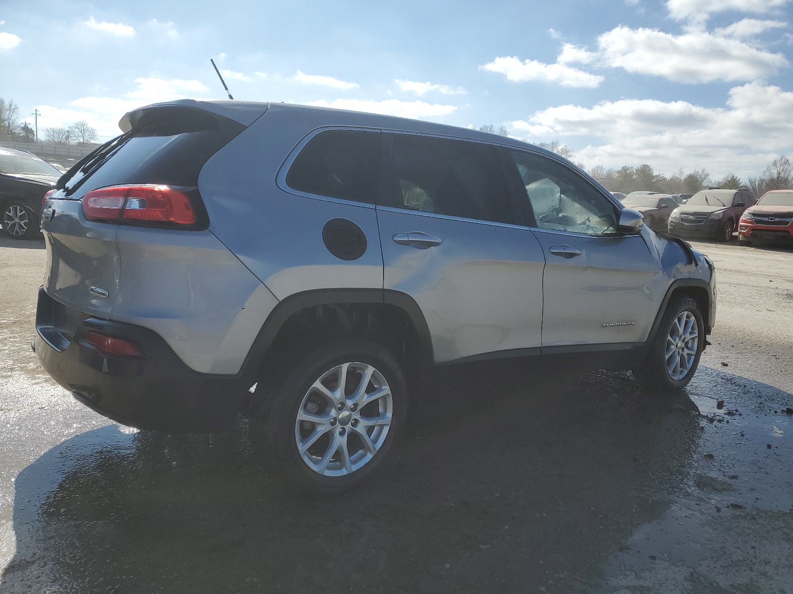 2015 Jeep Cherokee Latitude vin: 1C4PJLCB5FW661023