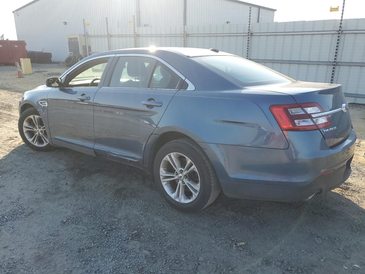 1FAHP2E8XJG113090 2018 Ford Taurus Sel