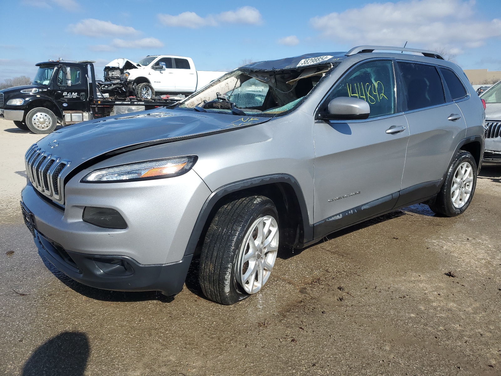 2015 Jeep Cherokee Latitude vin: 1C4PJLCB5FW661023