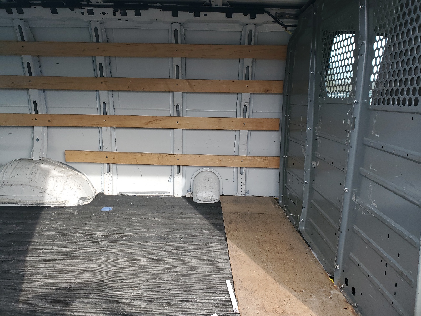 1GTW7AFGXJ1211895 2018 GMC Savana G2500